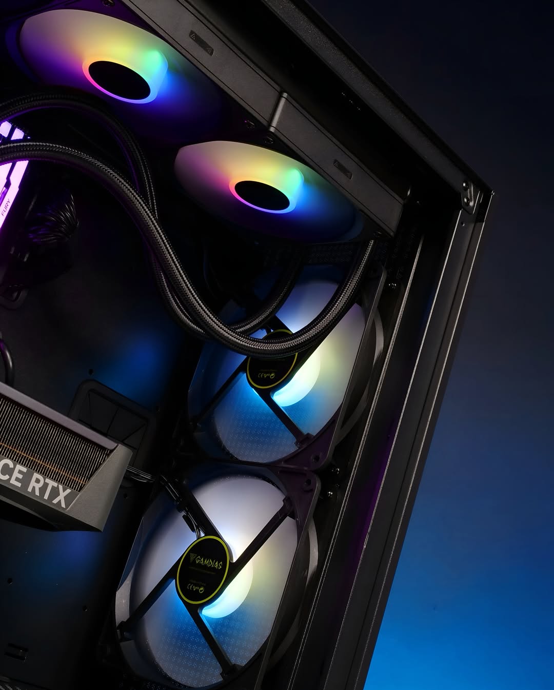 Elevate your gaming experiences with GAMDIAS #TALOS M3 MESH and #AURA GL360 V2 for next-level adventures.📷@battlerigs #gamdias #pcgaming #pccase #talos (1)